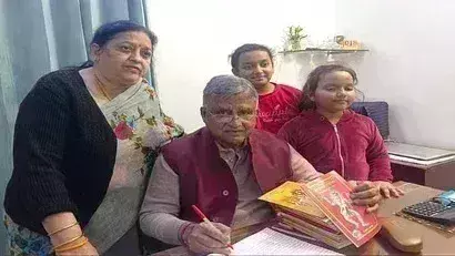 मेरठ के मेरठ के शम्भूनगर निवासी सुशील सिंघल ने 25 लाख बार लिखा राम का नाम, राम नाम बैंक में कराएंगे जमा