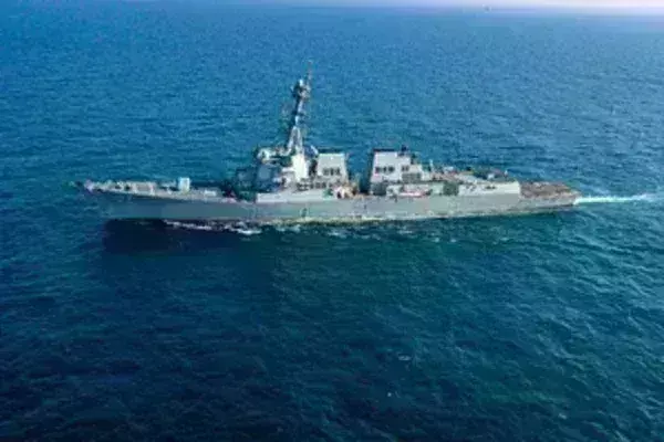 अमेरिकी नौसेना ने लाल सागर में छोड़े गए हूती मिसाइलों, ड्रोनों को मार गिराया