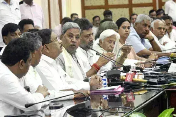 कर्नाटक के 28 लोकसभा सीटों के प्रभारी मंत्री दिल्ली रवाना, राहुल निकालेंगे अंदरूनी कलह का समाधान कर्नाटक के 28 लोकसभा सीटों के प्रभारी मंत्री दिल्ली रवाना, राहुल निकालेंगे अंदरूनी कलह का समाधान