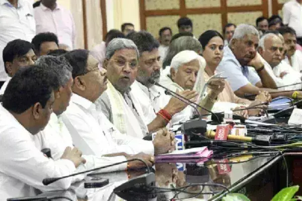 कर्नाटक के 28 लोकसभा सीटों के प्रभारी मंत्री  दिल्ली रवाना, राहुल निकालेंगे अंदरूनी कलह का समाधान