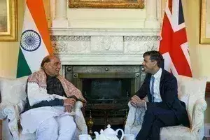 ब्रिटेन यात्रा के दौरान राजनाथ सिंह और ऋषि सुनक में रक्षा संबंधों पर चर्चा ब्रिटेन यात्रा के दौरान राजनाथ सिंह और ऋषि सुनक में रक्षा संबंधों पर चर्चा