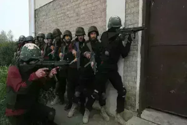 पश्चिमोत्तर पाकिस्तान में दो आतंकवादी मारे गए, दो सैनिकों की मौत