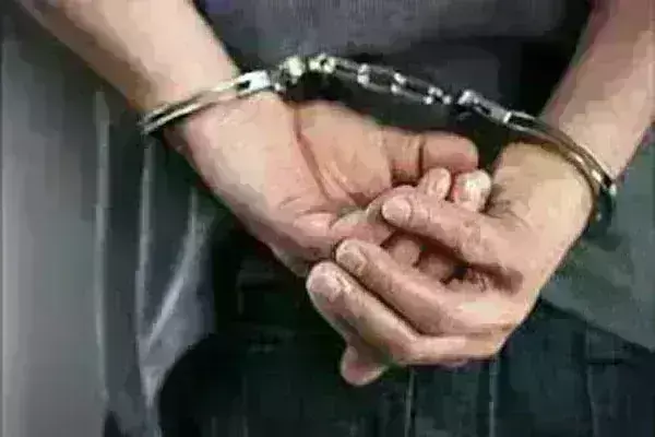 बस्ती मे दो चोर गिरफ्तार