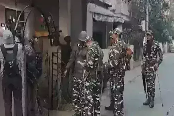 ED की बड़ी कार्रवाईः ममता बनर्जी के दो मंत्रियों के ठिकानों पर की छापामारी