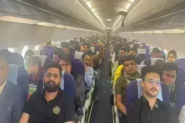 कोहरे का कहरः मुंबई से गुवाहाटी जा रही फ्लाइट की करवाई इमरजेंसी लैंडिंग कोहरे का कहरः मुंबई से गुवाहाटी जा रही फ्लाइट की करवाई इमरजेंसी लैंडिंग