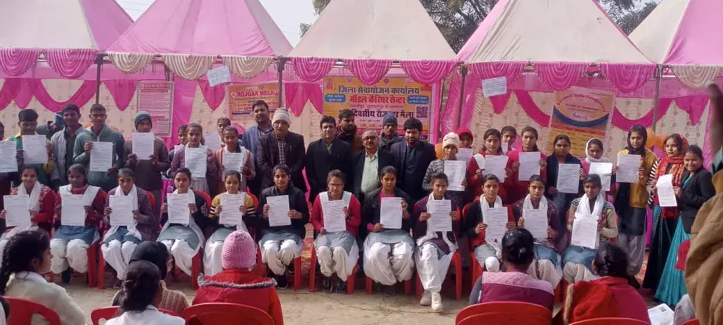 करौंदी कला में 204 बच्चों को मिला रोजगार करौंदी कला में 204 बच्चों को मिला रोजगार