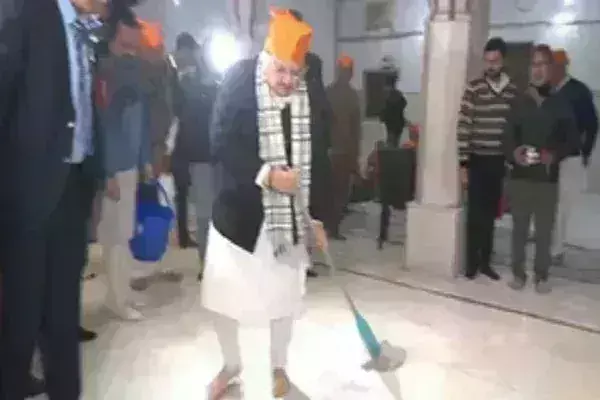तीर्थ स्वच्छता अभियान’ में शामिल हुए नड्डा, कहा- 22 जनवरी तक देशभर में अभियान चला रही है भाजपा तीर्थ स्वच्छता अभियान’ में शामिल हुए नड्डा, कहा- 22 जनवरी तक देशभर में अभियान चला रही है भाजपा