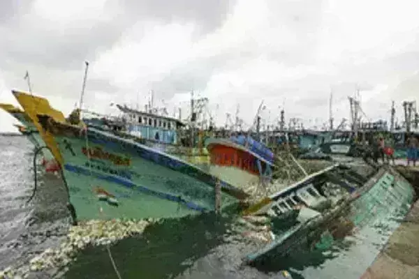 ग्लोबल वार्मिंग से प्रेरित चक्रवातों ने तटीय अर्थव्यवस्था को झकझोर दिया