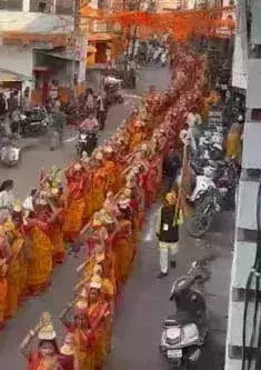 (दुर्ग) शिव महापुराण कथा के अश्वमेध कलश यात्रा में शामिल हुए 2100 से ज्यादा श्रद्धालु महिलाएं