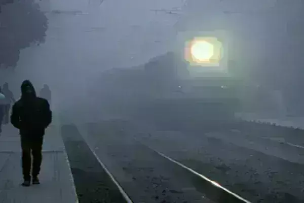 घने कोहरे के चलते नॉर्दन रेलवे की 30 ट्रेनें 1 घंटे से लेकर 6.30 घंटे तक लेट