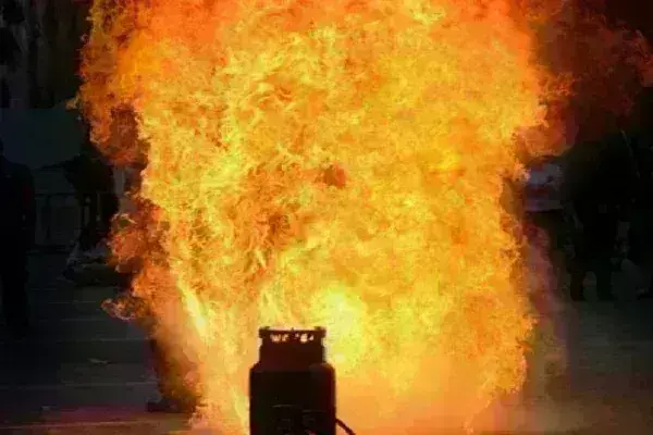 बेंगलुरु एलपीजी सिलेंडर विस्फोट में 6 घायल, 5 घर क्षतिग्रस्त