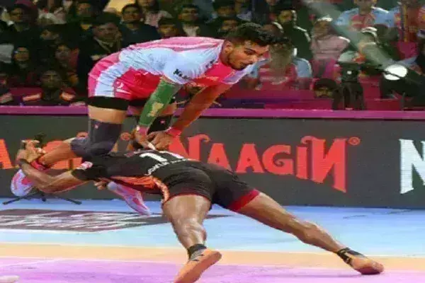 पीकेएल 10 : 1001वें गेम में जयपुर पिंक पैंथर्स ने यू मुंबा को 31-29 से हराया