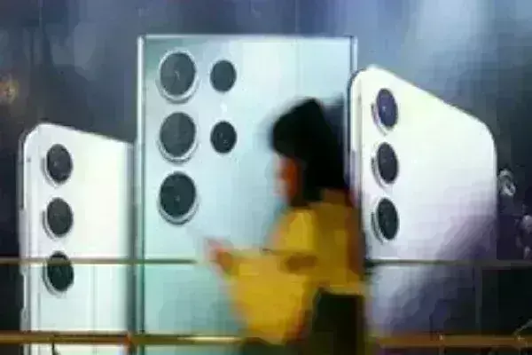 गैलेक्सी एस24 सीरीज़ के साथ एआई स्मार्टफोन युग की शुरुआत के लिए तैयार है सैमसंग गैलेक्सी एस24 सीरीज़ के साथ एआई स्मार्टफोन युग की शुरुआत के लिए तैयार है सैमसंग