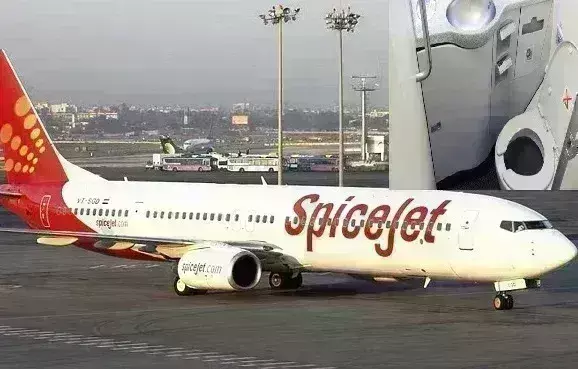 स्पाइसजेट की  फ्लाइट के शाैचालय में फंसा पैसेंजर, टायलेट सीट पर बैठकर पूरा किया सफर स्पाइसजेट की  फ्लाइट के शाैचालय में फंसा पैसेंजर, टायलेट सीट पर बैठकर पूरा किया सफर