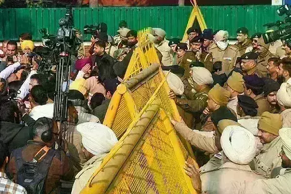 चंडीगढ़ मेयर इलेक्शन स्थगित, चुनाव अधिकारी का अचानक बीमार होना बताई वजह चंडीगढ़ मेयर इलेक्शन स्थगित, चुनाव अधिकारी का अचानक बीमार होना बताई वजह