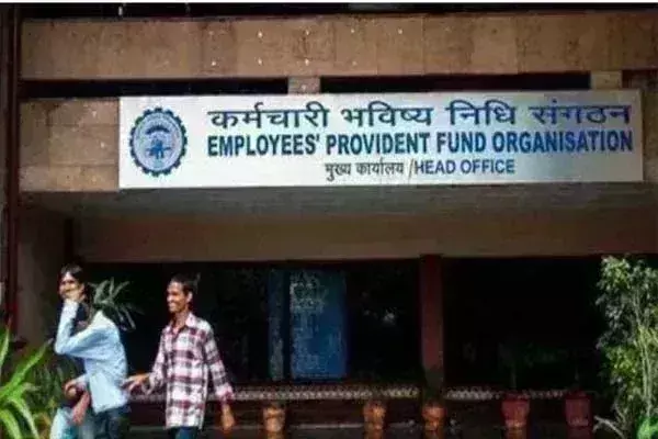 EPFO का बड़ा फैसला, अब बर्थ प्रूफ के लिए मान्य नहीं होगा आधार कार्ड EPFO का बड़ा फैसला, अब बर्थ प्रूफ के लिए मान्य नहीं होगा आधार कार्ड