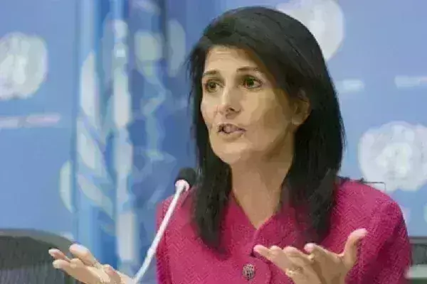 निक्की हेली ने बाइडेन और ट्रम्प को लोकतंत्र के लिए दोहरा खतरा बताया निक्की हेली ने बाइडेन और ट्रम्प को लोकतंत्र के लिए दोहरा खतरा बताया