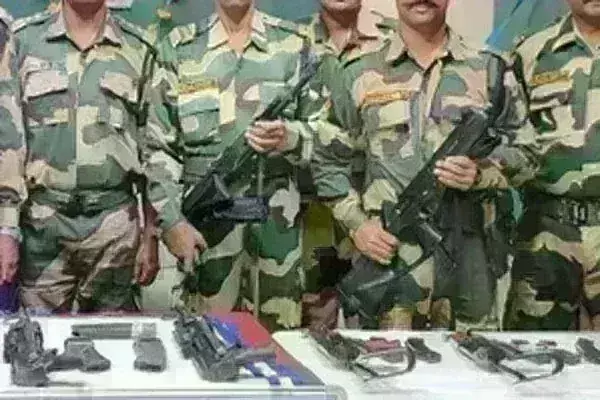 बीएसएफ ने भारत-पाक सीमा के पास से एके-47 राइफल, दो मैगजीन बरामद की