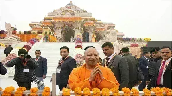 रामलला की प्राण प्रतिष्ठा समारोह में  कुशल मेजबान के रूप में नजर आए सीएम योगी रामलला की प्राण प्रतिष्ठा समारोह में  कुशल मेजबान के रूप में नजर आए सीएम योगी