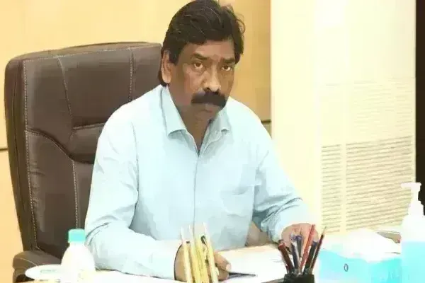 मनी लॉन्ड्रिंग मामले में सीएम हेमंत सोरेन की मुश्किलें बढ़ीं, ईडी ने 27-31 जनवरी के बीच पूछताछ के लिए बुलाया मनी लॉन्ड्रिंग मामले में सीएम हेमंत सोरेन की मुश्किलें बढ़ीं, ईडी ने 27-31 जनवरी के बीच पूछताछ के लिए बुलाया