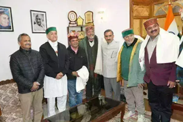 हिमाचल के मुख्यमंत्री से नाना पाटेकर, राजपाल यादव ने की मुलाकात