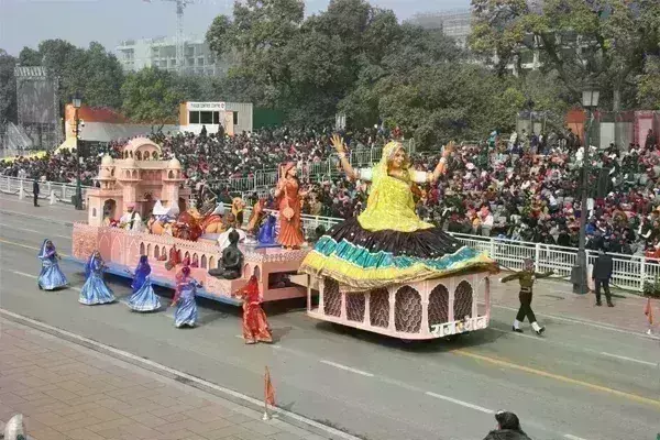 राजस्थान की झांकी ने विकसित भारत में पधारो म्हारे देश का संदेश देकर मन मोहा