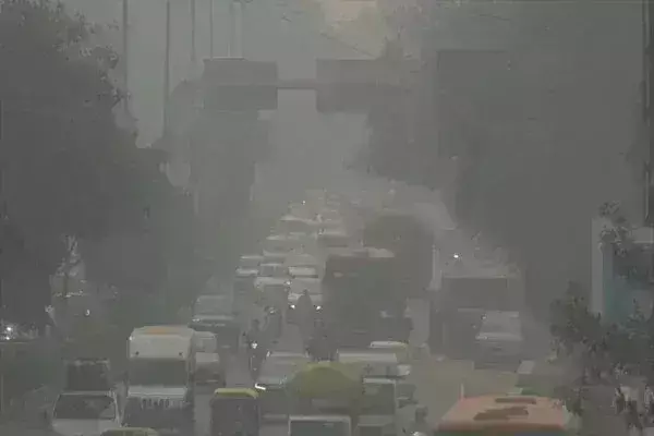 दिल्ली गैस चैंबर में तब्दील, हवा की गुणवत्ता गंभीर श्रेणी में