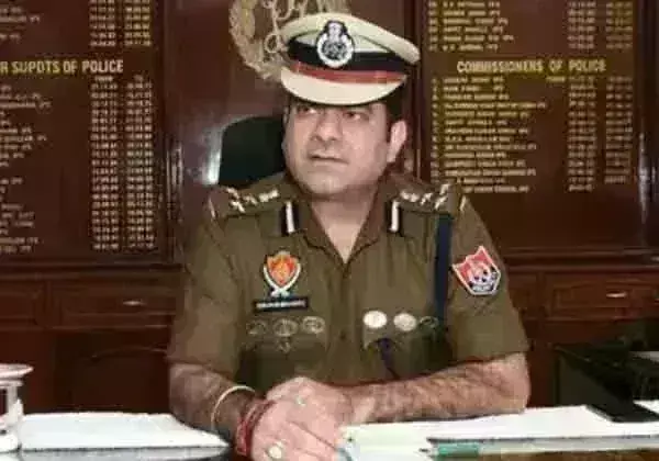 बलाचौर में हत्याकांड को अंजाम देने वाले लारेंस गिरोह के दो गैंगस्टरों की संलिप्तता : CP स्वपन शर्मा बलाचौर में हत्याकांड को अंजाम देने वाले लारेंस गिरोह के दो गैंगस्टरों की संलिप्तता : CP स्वपन शर्मा
