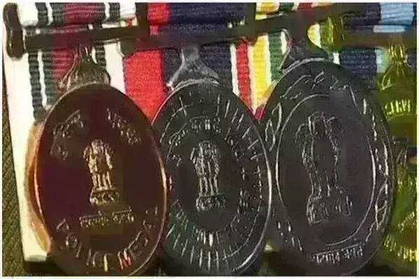 राष्ट्रीय वीरता और सेवा पुरस्कारों का ऐलान, इस साल 1132 कर्मियों को किया जाएगा सम्मानित राष्ट्रीय वीरता और सेवा पुरस्कारों का ऐलान, इस साल 1132 कर्मियों को किया जाएगा सम्मानित