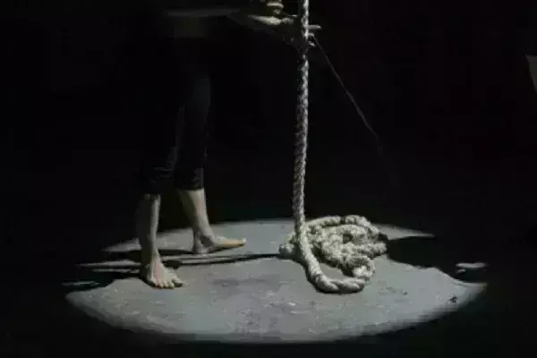 बुरहानपुर के छात्रावास में छात्र ने की आत्महत्या बुरहानपुर के छात्रावास में छात्र ने की आत्महत्या