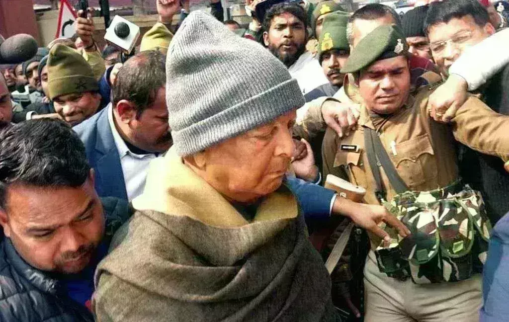 लालू प्रसाद यादव पूछताछ के लिए ईडी कार्यालय पहुंचे लालू प्रसाद यादव पूछताछ के लिए ईडी कार्यालय पहुंचे