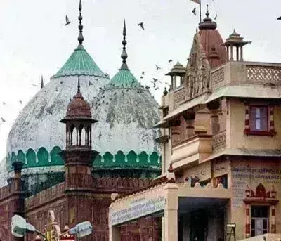 कृष्ण जन्मभूमि-शाही ईदगाह मस्जिद विवाद से संबंधित याचिकाओं पर सुप्रीम कोर्ट ने सुनवाई स्थगित की कृष्ण जन्मभूमि-शाही ईदगाह मस्जिद विवाद से संबंधित याचिकाओं पर सुप्रीम कोर्ट ने सुनवाई स्थगित की