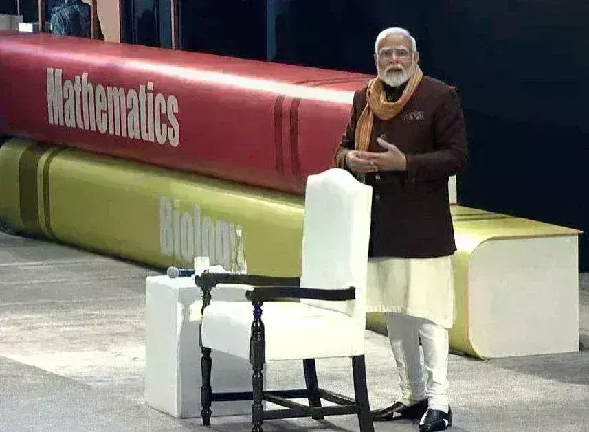 दोस्तों से हमेशा सीखने की कोशिश करें: प्रधानमंत्री नरेंद्र मोदी