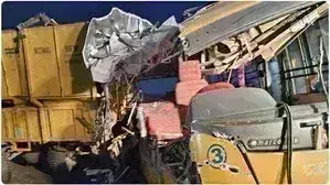 कर्नाटक में स्कूल बस-ट्रैक्टर की टक्कर में 4 बच्चों की मौत, 8 घायल