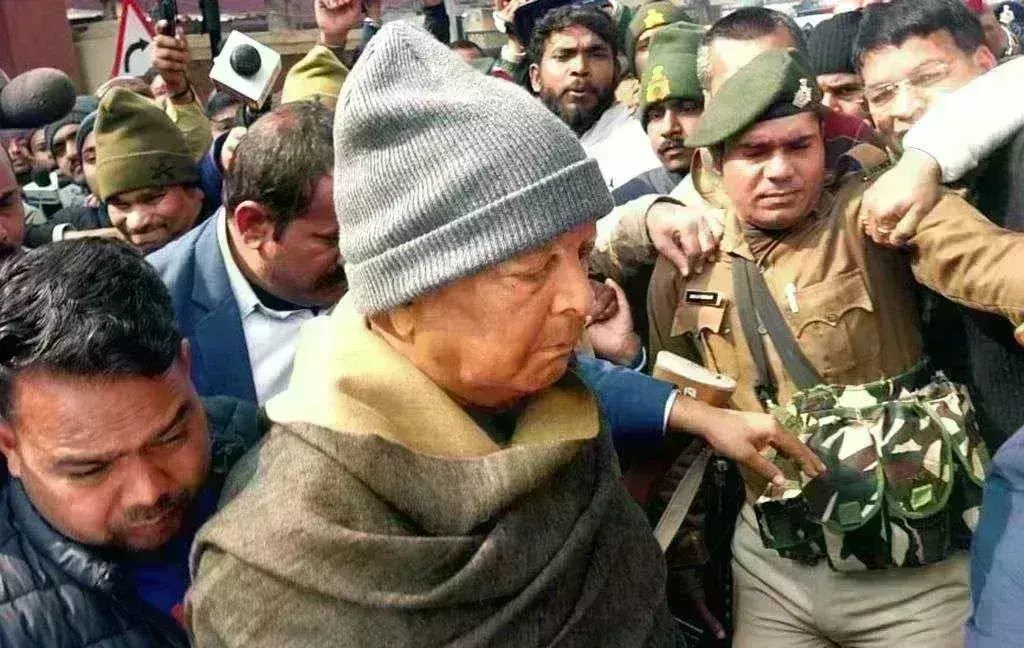 लालू प्रसाद यादव पूछताछ के लिए ईडी कार्यालय पहुंचे