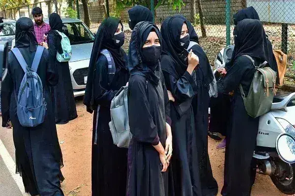 अब राजस्थान के स्कूलों में हिजाब पर बवालः शिक्षा मंत्री ने स्टेटस रिपोर्ट मांगी- बैन लगाने की तैयारी में सरकार