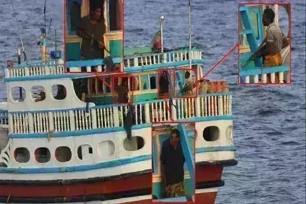 24 घंटे में भारतीय नौसेना की बड़ी कार्रवाई समुद्री डाकुओं के खिलाफ दूसरा सफल आपरेशन- 19 पाकिस्तानी नागरिकों समेत जहाज को बचाया