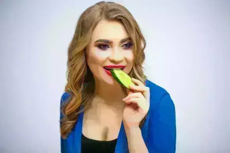 खीरे के एक टुकड़े को 90 सेकेंड मुंह में रख लें तो क्या होगा? ये करने से पहले इसके बारे में जान लें