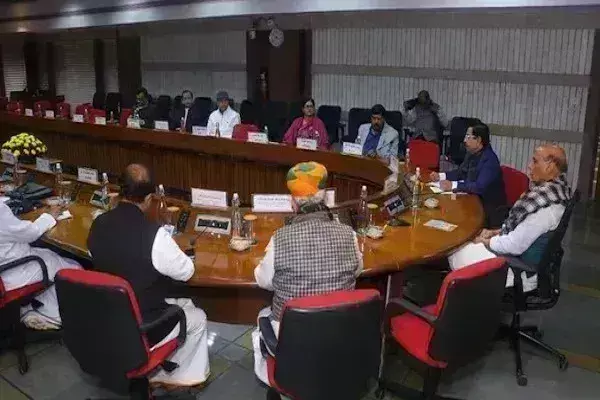 केंद्रीय सरकार ने बजट से पहले बुलाई सर्वदलीय बैठक, इन मुद्दों पर चर्चा संभव केंद्रीय सरकार ने बजट से पहले बुलाई सर्वदलीय बैठक, इन मुद्दों पर चर्चा संभव