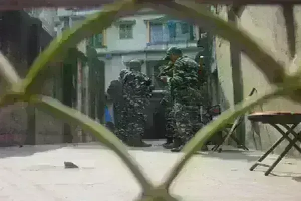 भ्रष्टाचार से जुड़े मामलों में कर्नाटक में बड़ी कार्रवाई, 40 ठिकानों पर छापेमारी भ्रष्टाचार से जुड़े मामलों में कर्नाटक में बड़ी कार्रवाई, 40 ठिकानों पर छापेमारी