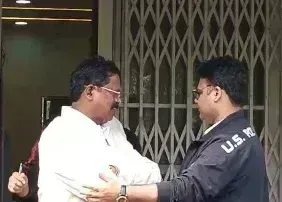 (रायपुर) आईटी रेड के बीच भगत की बिगड़ी तबियत, घर पहुंचे डॉक्टर (रायपुर) आईटी रेड के बीच भगत की बिगड़ी तबियत, घर पहुंचे डॉक्टर