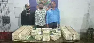 (रायपुर) कार की डिक्की से पुलिस ने किया 2 करोड़ 64 लाख बरामद (रायपुर) कार की डिक्की से पुलिस ने किया 2 करोड़ 64 लाख बरामद