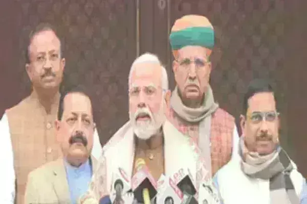 सत्र शुरू होने से पहले PM मोदी की नसीहत- हुड़दंग और लोकतांत्रिक मूल्यों का चीरहरण करने वाले सांसद चिंतन करें