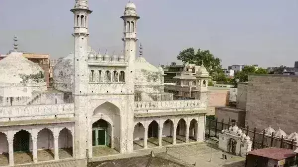 ज्ञानवापी मामले में हिन्दू पक्ष को मिला पूजा का अधिकार, 31 साल से बंद था पूजा-पाठ ज्ञानवापी मामले में हिन्दू पक्ष को मिला पूजा का अधिकार, 31 साल से बंद था पूजा-पाठ