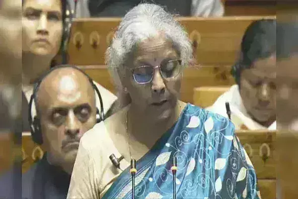 वित्त मंत्री निर्मला सीतारमण का बड़ा ऐलान, हर महीने मिलेगी 300 यूनिट मुफ्त बिजली