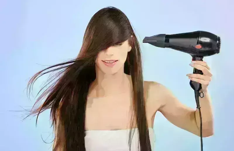 बालों के लिए खतरनाक हो सकता है ये हीट स्टाइलिंग टूल, हो जाएं सावधान बालों के लिए खतरनाक हो सकता है ये हीट स्टाइलिंग टूल, हो जाएं सावधान