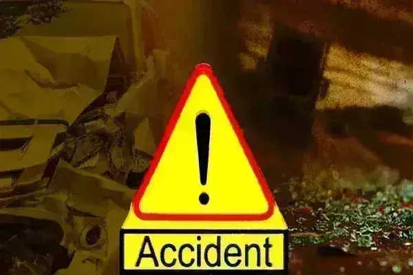 बिहार : पिकअप वैन से उत्पाद विभाग टीम को कुचला, एक की मौत, दो घायल