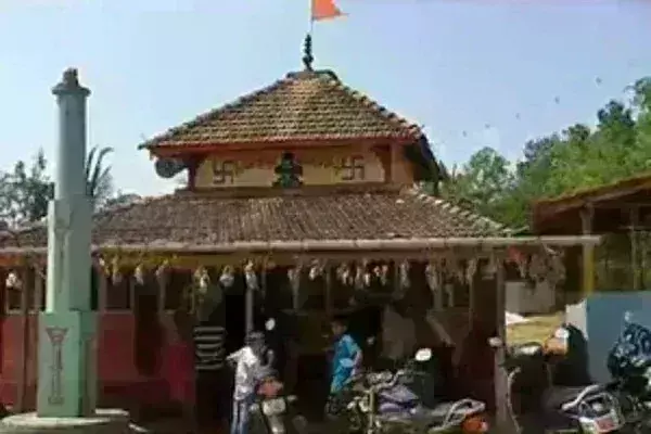 कर्नाटक में सोमेश्वर मंदिर में शिवलिंग काे किया अपव‍ित्र, तनाव