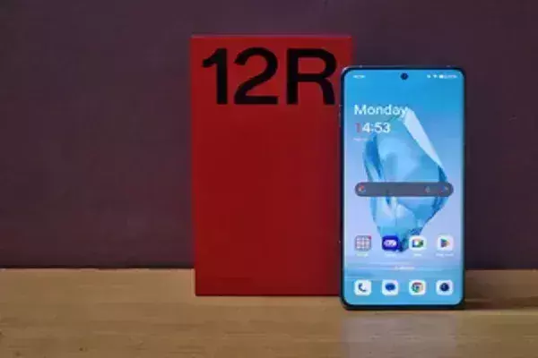 प्रीमियम डिजाइन और फ्लैगशिप फीचर्स से भरपूर वनप्लस 12आर