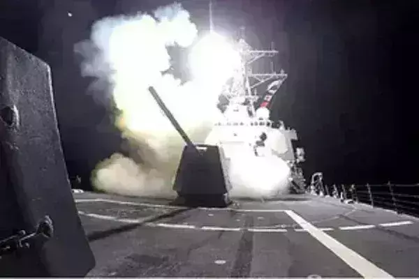 यमन पर अमेरिकी-ब्रिटिश गठबंधन ने किए तीन हवाई हमले